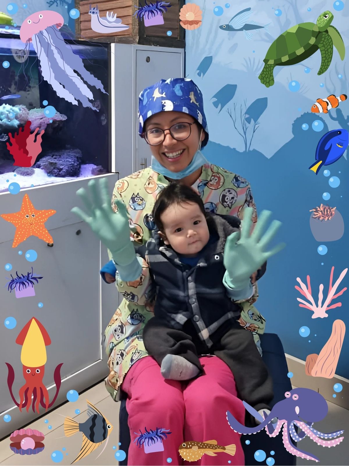 Equipo de odontopediatras Sea Smile Kids con peluches marinos en clínica dental niños Lima